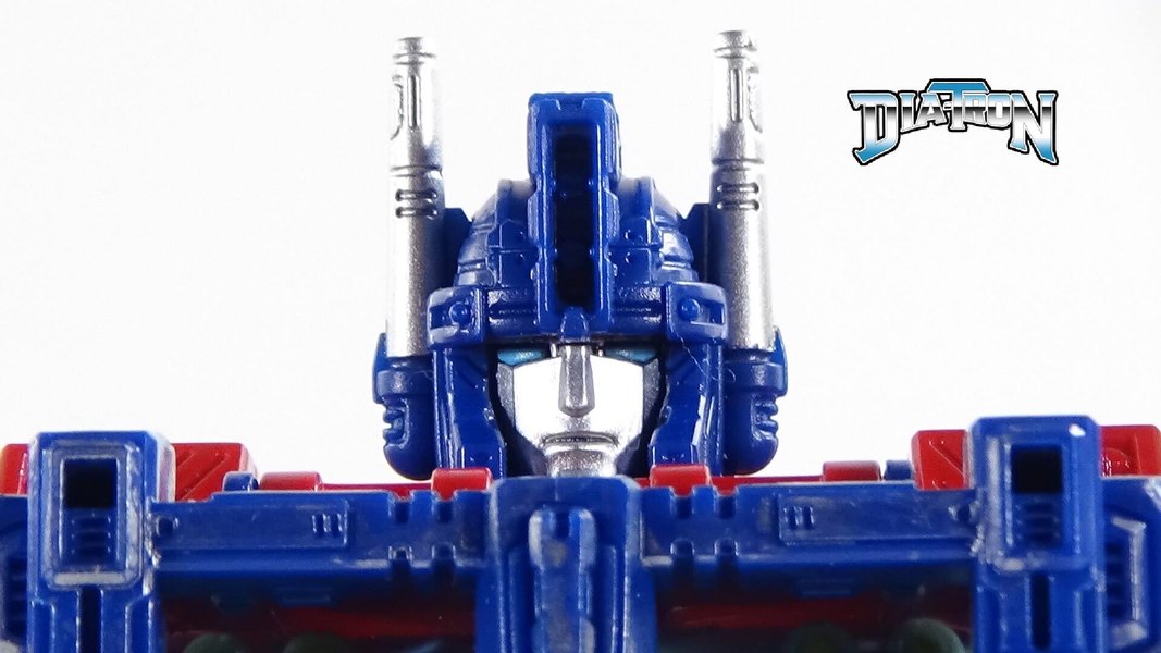 Transformers Siege Ultra Magnus In Hand  (10 of 28)